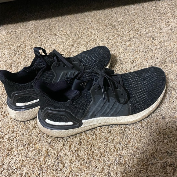 Size 8 black adidas ultraboost - Picture 1 of 2
